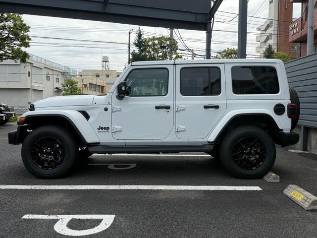 ジープ・ラングラーアンリミテッド サハラ ブラックカスタム レザーシート 登録済未使用車 シートヒーター パワーシート アダプティブクルーズコントロール ブラインドスポットモニター アップルカープレイアンドロイドオート対応(9枚目)