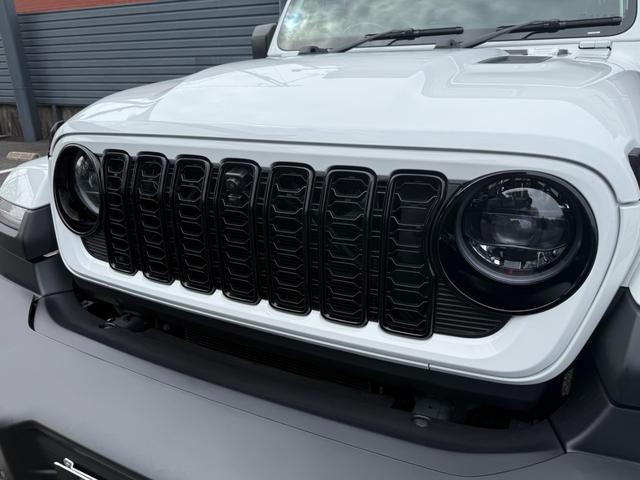 ジープ・ラングラーアンリミテッド サハラ ブラックカスタム レザーシート 登録済未使用車 シートヒーター パワーシート アダプティブクルーズコントロール ブラインドスポットモニター アップルカープレイアンドロイドオート対応(10枚目)