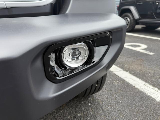 ジープ・ラングラーアンリミテッド サハラ ブラックカスタム レザーシート 登録済未使用車 シートヒーター パワーシート アダプティブクルーズコントロール ブラインドスポットモニター アップルカープレイアンドロイドオート対応(11枚目)