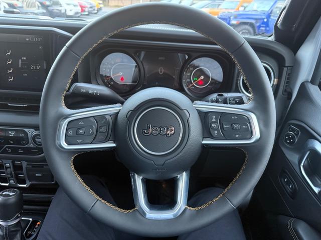 ジープ・ラングラーアンリミテッド サハラ ブラックカスタム レザーシート 登録済未使用車 シートヒーター パワーシート アダプティブクルーズコントロール ブラインドスポットモニター アップルカープレイアンドロイドオート対応(14枚目)