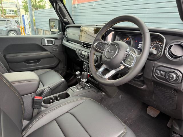 ジープ・ラングラーアンリミテッド サハラ パワーサイドステップ ブラックスタイルカスタム carplay・Androidauto対応12.1Uコネクト Bluetoothオーディオ アダプティブクルーズコントロール ブラインドスポットモニター 衝突軽減ブレーキ(12枚目)