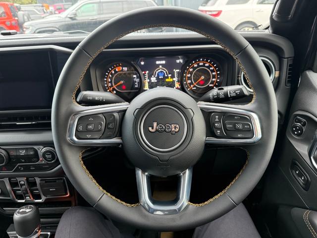 ジープ・ラングラーアンリミテッド サハラ パワーサイドステップ ブラックスタイルカスタム carplay・Androidauto対応12.1Uコネクト Bluetoothオーディオ アダプティブクルーズコントロール ブラインドスポットモニター 衝突軽減ブレーキ(13枚目)