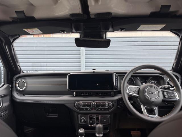 ジープ・ラングラーアンリミテッド サハラ パワーサイドステップ ブラックスタイルカスタム carplay・Androidauto対応12.1Uコネクト Bluetoothオーディオ アダプティブクルーズコントロール ブラインドスポットモニター 衝突軽減ブレーキ(16枚目)