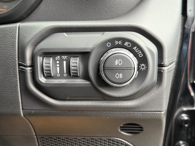 ジープ・ラングラーアンリミテッド サハラ パワーサイドステップ ブラックスタイルカスタム carplay・Androidauto対応12.1Uコネクト Bluetoothオーディオ アダプティブクルーズコントロール ブラインドスポットモニター 衝突軽減ブレーキ(21枚目)