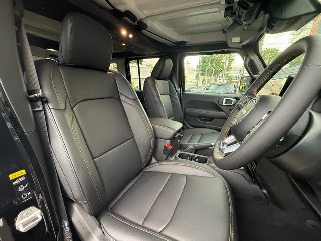 ジープ・ラングラーアンリミテッド サハラ パワーサイドステップ ブラックスタイルカスタム carplay・Androidauto対応12.1Uコネクト Bluetoothオーディオ アダプティブクルーズコントロール ブラインドスポットモニター 衝突軽減ブレーキ(22枚目)