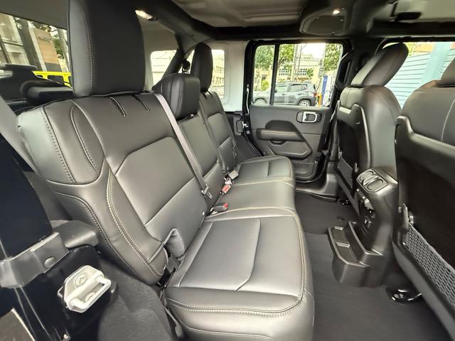 ジープ・ラングラーアンリミテッド サハラ パワーサイドステップ ブラックスタイルカスタム carplay・Androidauto対応12.1Uコネクト Bluetoothオーディオ アダプティブクルーズコントロール ブラインドスポットモニター 衝突軽減ブレーキ(24枚目)