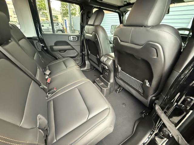 ジープ・ラングラーアンリミテッド サハラ パワーサイドステップ ブラックスタイルカスタム carplay・Androidauto対応12.1Uコネクト Bluetoothオーディオ アダプティブクルーズコントロール ブラインドスポットモニター 衝突軽減ブレーキ(25枚目)