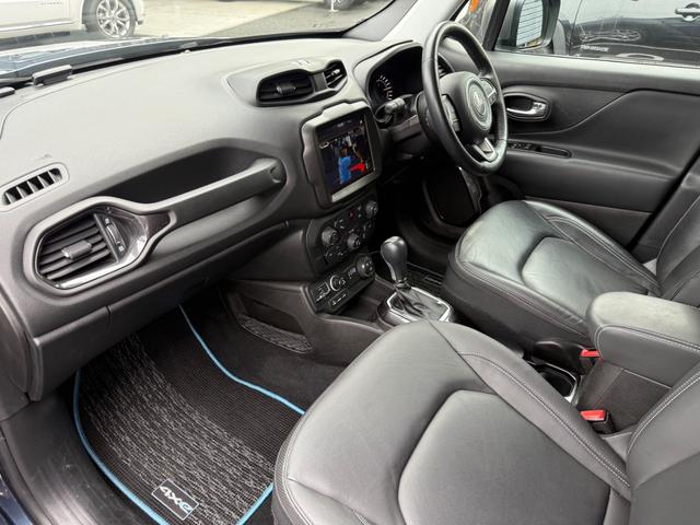 ジープ・レネゲード4xe リミテッド 4xe 認定中古車 ワンオーナー 弊社販売車両 アップルカープレイアンドロイドオート対応 衝突被害軽減ブレーキ レザーシート フルセグチューナー付き(31枚目)