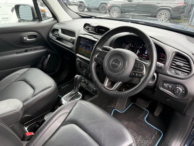 ジープ・レネゲード4xe リミテッド 4xe 認定中古車 ワンオーナー 弊社販売車両 アップルカープレイアンドロイドオート対応 衝突被害軽減ブレーキ レザーシート フルセグチューナー付き(32枚目)