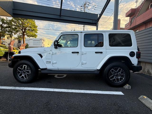 ジープ・ラングラーアンリミテッド サハラ　認定中古車　弊社管理車両　新車保証継承　レザーシート　シートヒーター　ステアリングヒーター　アップルカープレイアンドロイドオート対応　アダプティブクルーズコントロール　ブラインドスポットモニター（9枚目）