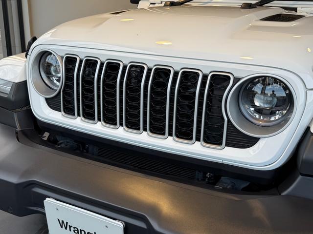 ジープ・ラングラーアンリミテッド サハラ　認定中古車　弊社管理車両　新車保証継承　レザーシート　シートヒーター　ステアリングヒーター　アップルカープレイアンドロイドオート対応　アダプティブクルーズコントロール　ブラインドスポットモニター（10枚目）