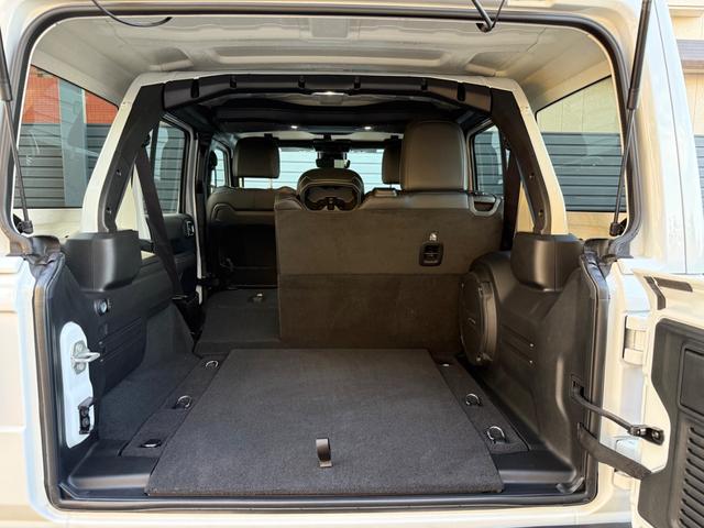 ジープ・ラングラーアンリミテッド サハラ　認定中古車　弊社管理車両　新車保証継承　レザーシート　シートヒーター　ステアリングヒーター　アップルカープレイアンドロイドオート対応　アダプティブクルーズコントロール　ブラインドスポットモニター（13枚目）