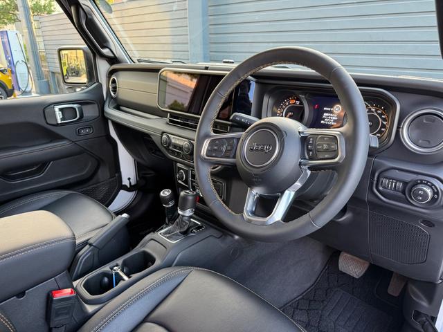 ジープ・ラングラーアンリミテッド サハラ　認定中古車　弊社管理車両　新車保証継承　レザーシート　シートヒーター　ステアリングヒーター　アップルカープレイアンドロイドオート対応　アダプティブクルーズコントロール　ブラインドスポットモニター（16枚目）