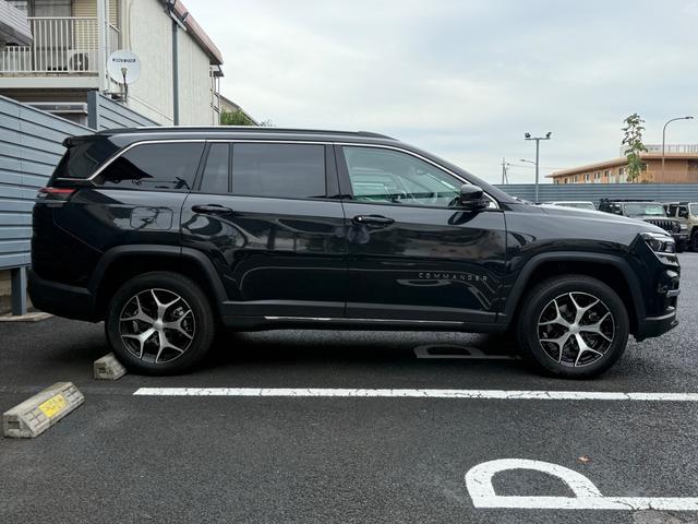 ジープ・コマンダー リミテッド　弊社管理車両　新車保証継承　レザーシート　アップルカープレイアンドロイドオート対応　衝突被害軽減ブレーキ　レーンキープアシスト　ブラインドスポットモニター　シートヒーター　ステアリングヒーター（5枚目）