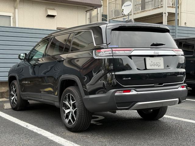 ジープ・コマンダー リミテッド　弊社管理車両　新車保証継承　レザーシート　アップルカープレイアンドロイドオート対応　衝突被害軽減ブレーキ　レーンキープアシスト　ブラインドスポットモニター　シートヒーター　ステアリングヒーター（8枚目）