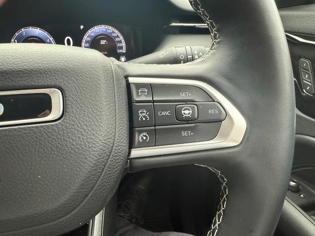 ジープ・コマンダー リミテッド　弊社管理車両　新車保証継承　レザーシート　アップルカープレイアンドロイドオート対応　衝突被害軽減ブレーキ　レーンキープアシスト　ブラインドスポットモニター　シートヒーター　ステアリングヒーター（17枚目）