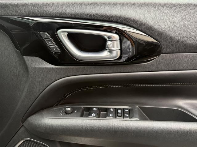 ジープ・コマンダー リミテッド　弊社管理車両　新車保証継承　レザーシート　アップルカープレイアンドロイドオート対応　衝突被害軽減ブレーキ　レーンキープアシスト　ブラインドスポットモニター　シートヒーター　ステアリングヒーター（22枚目）