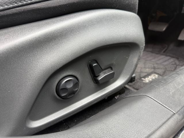 ジープ・コマンダー リミテッド　弊社管理車両　新車保証継承　レザーシート　アップルカープレイアンドロイドオート対応　衝突被害軽減ブレーキ　レーンキープアシスト　ブラインドスポットモニター　シートヒーター　ステアリングヒーター（24枚目）