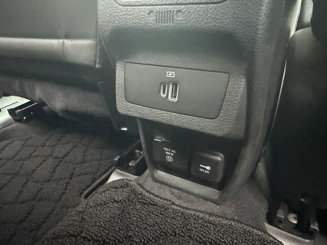 ジープ・コマンダー リミテッド　弊社管理車両　新車保証継承　レザーシート　アップルカープレイアンドロイドオート対応　衝突被害軽減ブレーキ　レーンキープアシスト　ブラインドスポットモニター　シートヒーター　ステアリングヒーター（29枚目）