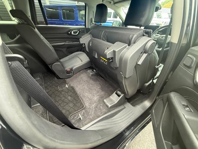 ジープ・コマンダー リミテッド　弊社管理車両　新車保証継承　レザーシート　アップルカープレイアンドロイドオート対応　衝突被害軽減ブレーキ　レーンキープアシスト　ブラインドスポットモニター　シートヒーター　ステアリングヒーター（30枚目）