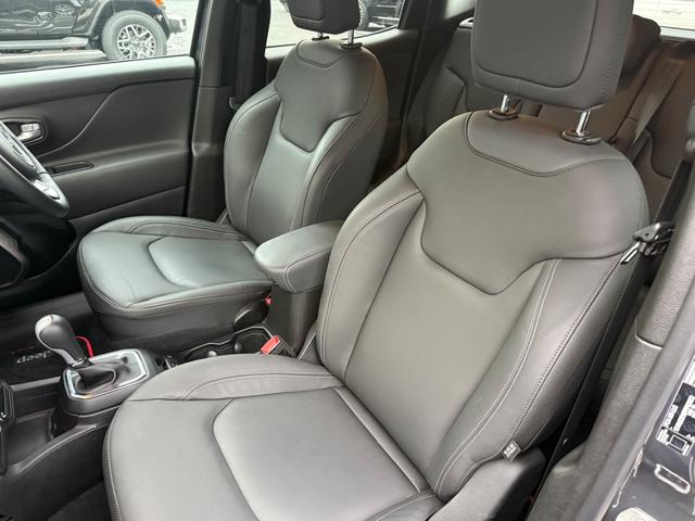 ジープ・レネゲード リミテッド 認定中古車 弊社管理車両 元試乗車 レザーシート シートヒーター ステアリングヒーター アップルカープレイアンドロイドオート対応 レーンキープアシスト アダプティブクルーズコントロール(18枚目)