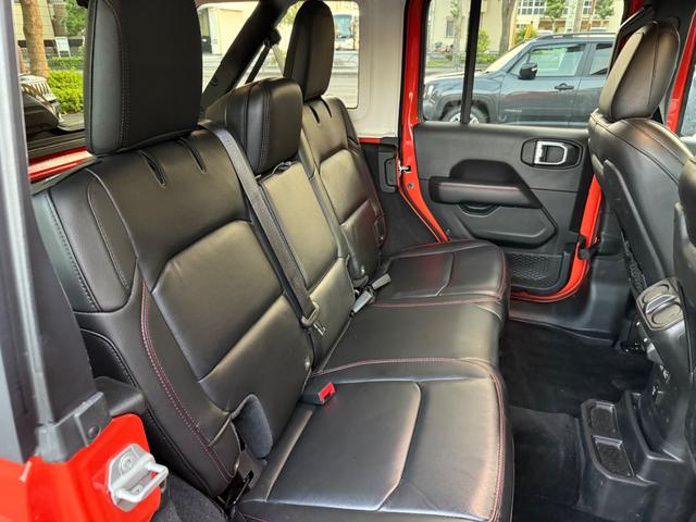 ジープ・ラングラーアンリミテッド ルビコン 認定中古車 18ヶ月保証付 アップルカープレイアンドロイドオート対応 レザーシート アダプティブクルーズコントロール ブラインドスポットモニター バックカメラ サイドカメラ フロントカメラ ETC(32枚目)