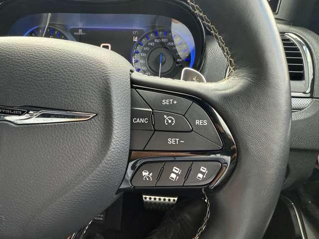 クライスラー・300 300S アダプティブクルーズコントロール レーンセンス ブラインドスポット レザーシート(ヒーター付) 純メモリーナビ フルセグチューナー ETC 純正20インチアルミホイール(19枚目)