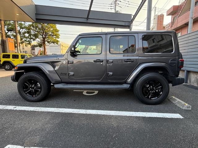 ジープ・ラングラーアンリミテッド アルティテュード ワンオーナー認定中古車 レザーシート シートヒーター ステアリングヒーター LEDライト アップルカープレイアンドロイドオート対応 アダプティブクルーズコントロール搭載 フルセグチューナー付き(9枚目)