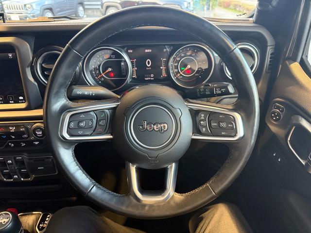 ジープ・ラングラーアンリミテッド アルティテュード ワンオーナー認定中古車 レザーシート シートヒーター ステアリングヒーター LEDライト アップルカープレイアンドロイドオート対応 アダプティブクルーズコントロール搭載 フルセグチューナー付き(18枚目)