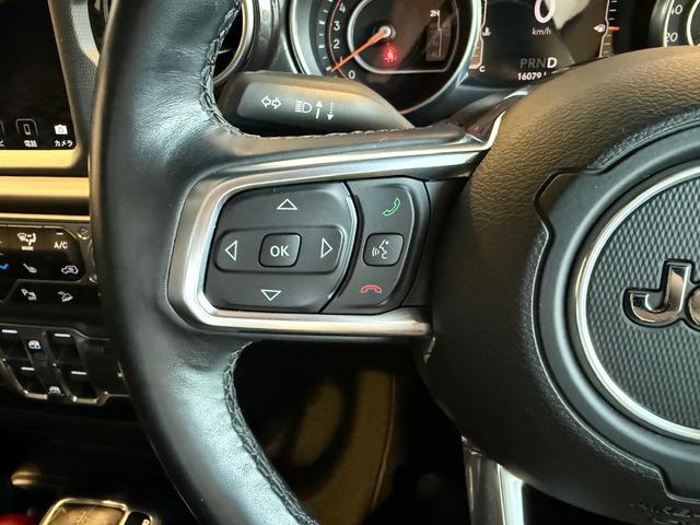 ジープ・ラングラーアンリミテッド アルティテュード ワンオーナー認定中古車 レザーシート シートヒーター ステアリングヒーター LEDライト アップルカープレイアンドロイドオート対応 アダプティブクルーズコントロール搭載 フルセグチューナー付き(19枚目)