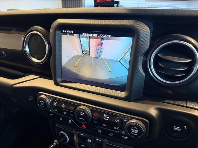 ジープ・ラングラーアンリミテッド アルティテュード ワンオーナー認定中古車 レザーシート シートヒーター ステアリングヒーター LEDライト アップルカープレイアンドロイドオート対応 アダプティブクルーズコントロール搭載 フルセグチューナー付き(22枚目)