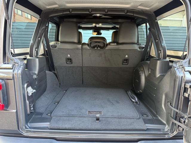 ジープ・ラングラーアンリミテッド アルティテュード ワンオーナー認定中古車 レザーシート シートヒーター ステアリングヒーター LEDライト アップルカープレイアンドロイドオート対応 アダプティブクルーズコントロール搭載 フルセグチューナー付き(25枚目)