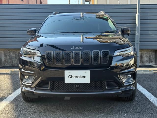 ジープ・チェロキー Ｓ－モデル　１００台限定車　認定中古車　ワンオーナー　禁煙車　フルセグチューナー付きＴＶ視聴　バックカメラ　アダプティブクルーズコントロール搭載　レーンキープアシスト　衝突被害軽減ブレーキ（3枚目）