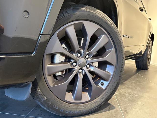 ジープ・チェロキー Ｓ－モデル　１００台限定車　認定中古車　ワンオーナー　禁煙車　フルセグチューナー付きＴＶ視聴　バックカメラ　アダプティブクルーズコントロール搭載　レーンキープアシスト　衝突被害軽減ブレーキ（4枚目）