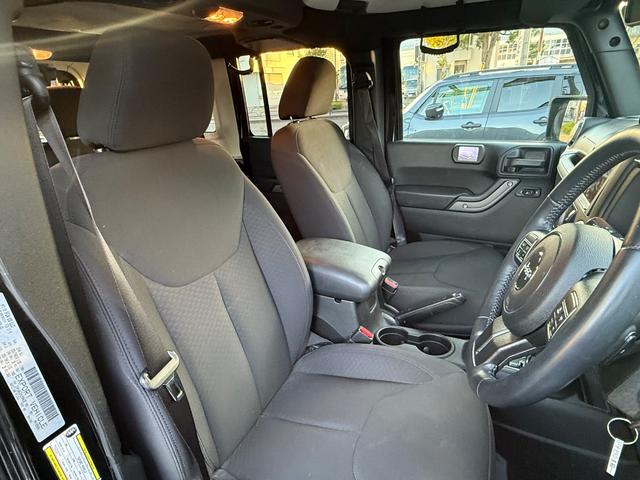 ジープ・ラングラーアンリミテッド ナビエディション 認定中古車保証付き 全国400台限定車 ナビ標準装備(13枚目)