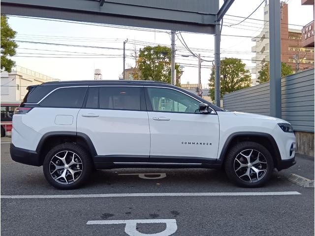 ジープ・コマンダー リミテッド　新車保証継承　ＥＴＣ２．０　Ａｐｐｌｅｃａｒｐｌａｙ・Ａｎｄｒｏｉｄａｕｔｏ対応１０．１インチＵコネクトブラウンカラーレザーシート　ディーゼルターボ　トップビューカメラ　ブラインドスポットモニター（4枚目）