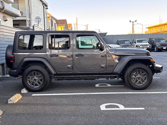 ジープ・ラングラーアンリミテッド スポーツ 新車保証継承 認定中古車 シートヒーター ステアリングヒーター アップルカープレイアンドロイドオート対応 アダプティブクルーズコントロール LEDヘッドライト(6枚目)