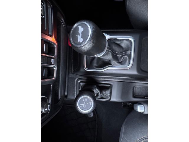 ジープ・ラングラーアンリミテッド スポーツ 新車保証継承 認定中古車 シートヒーター ステアリングヒーター アップルカープレイアンドロイドオート対応 アダプティブクルーズコントロール LEDヘッドライト(17枚目)