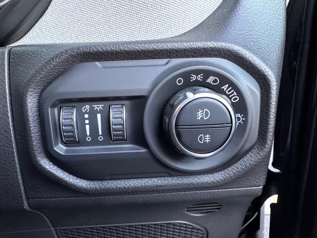 ジープ・ラングラーアンリミテッド スポーツ 新車保証継承 認定中古車 シートヒーター ステアリングヒーター アップルカープレイアンドロイドオート対応 アダプティブクルーズコントロール LEDヘッドライト(24枚目)