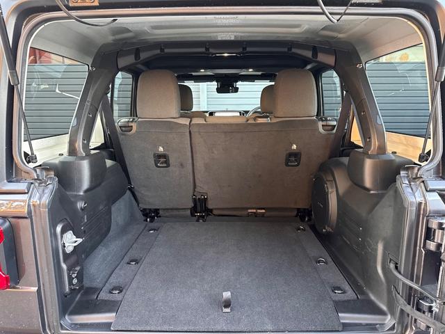 ジープ・ラングラーアンリミテッド スポーツ 新車保証継承 認定中古車 シートヒーター ステアリングヒーター アップルカープレイアンドロイドオート対応 アダプティブクルーズコントロール LEDヘッドライト(31枚目)