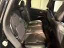 後部座席は大きめのシートでゆったりご乗車いただけます。
