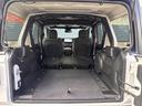 後部座席を前方にすべて倒すことにより広々としたカーゴスペースとして利用できます。