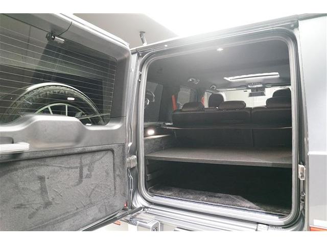 用途に合わせて様々にアレンジできる広く実用的なラゲッジスペースでございます。