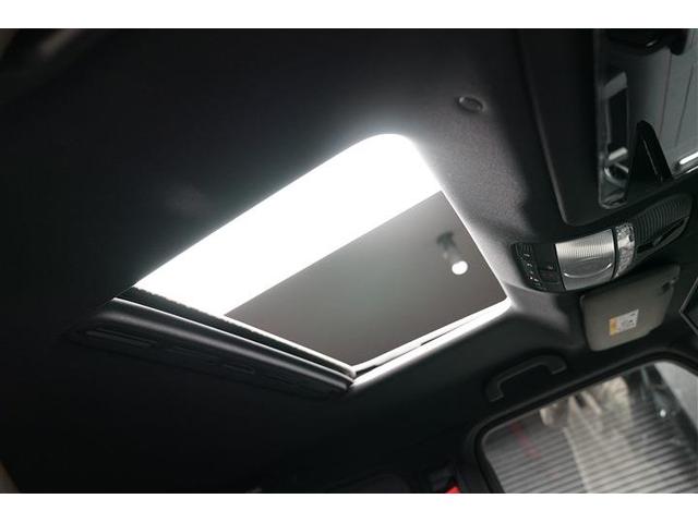 解放感のあるスライド、チルト式サンルーフも付いており、ドライブシーンに合わせてお楽しみください。