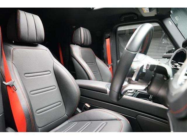 専用本革シート。パワーシートですのでドライバーにピッタリのシートポジションで運転する事が可能です。メモリー機能もございますので、ドライバーが変わる社用車などにも便利です。