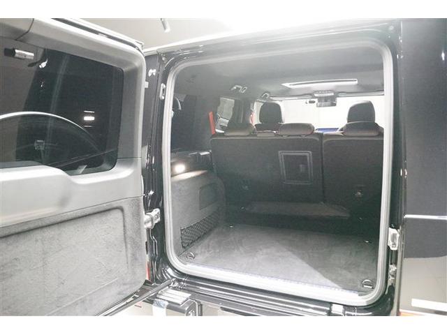 用途に合わせて様々にアレンジできる広く実用的なラゲッジスペースでございます。