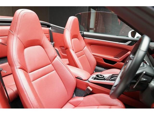 ９１１ ９１１カレラ　カブリオレ　２０２０年式　スポーツエグゾースト　スポーツクロノパッケージ　赤革シート　赤ホロ　電動格納スポイラー　電動サイドミラー　シートクーラー　クルーズドコントロール　タッチスクリーン　２０／２１インチＡＷ（3枚目）