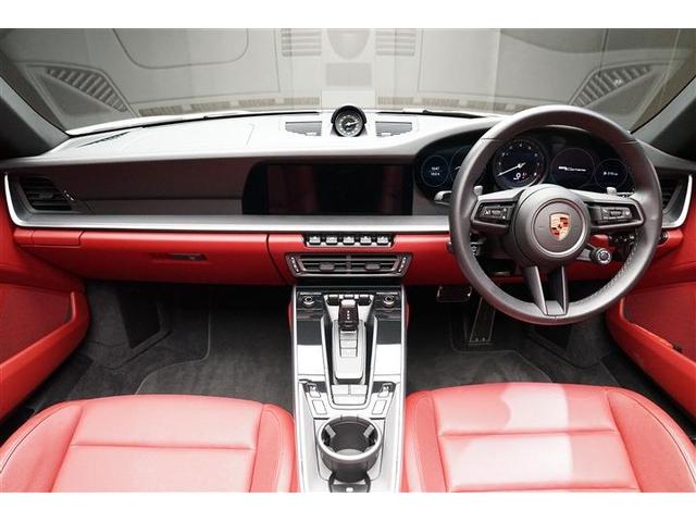 ９１１ ９１１カレラ　カブリオレ　２０２０年式　スポーツエグゾースト　スポーツクロノパッケージ　赤革シート　赤ホロ　電動格納スポイラー　電動サイドミラー　シートクーラー　クルーズドコントロール　タッチスクリーン　２０／２１インチＡＷ（4枚目）