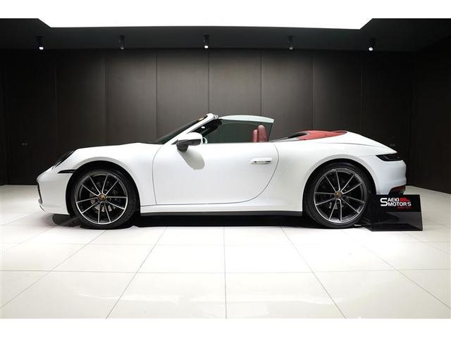 ９１１ ９１１カレラ　カブリオレ　２０２０年式　スポーツエグゾースト　スポーツクロノパッケージ　赤革シート　赤ホロ　電動格納スポイラー　電動サイドミラー　シートクーラー　クルーズドコントロール　タッチスクリーン　２０／２１インチＡＷ（7枚目）