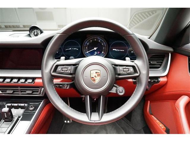 ９１１ ９１１カレラ　カブリオレ　２０２０年式　スポーツエグゾースト　スポーツクロノパッケージ　赤革シート　赤ホロ　電動格納スポイラー　電動サイドミラー　シートクーラー　クルーズドコントロール　タッチスクリーン　２０／２１インチＡＷ（13枚目）